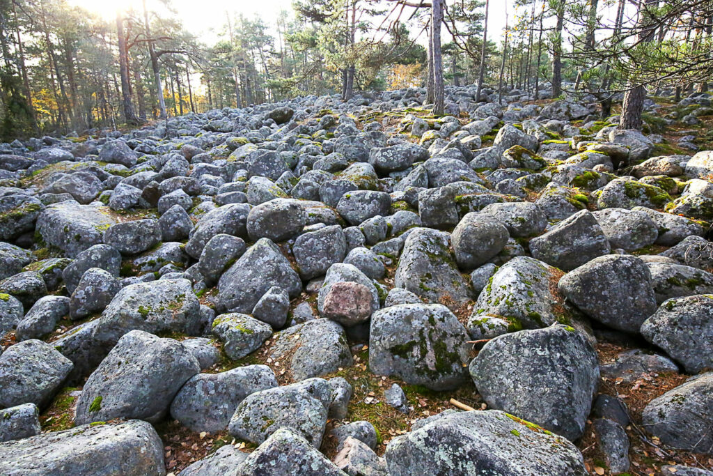 Nunnavuoren Pirunpelto On Pirun Kivinen Kynnett v ksi J lkipeli Nunnavuoren Pirunpelto On Pirun Kivinen Kynnett v ksi J lkipeli